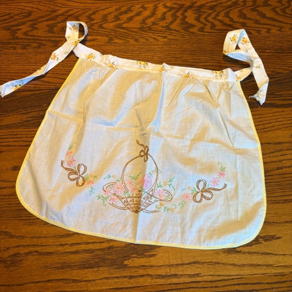 Vintage Handmade Embroidered Cream Apron Skirt Basket of Flowers